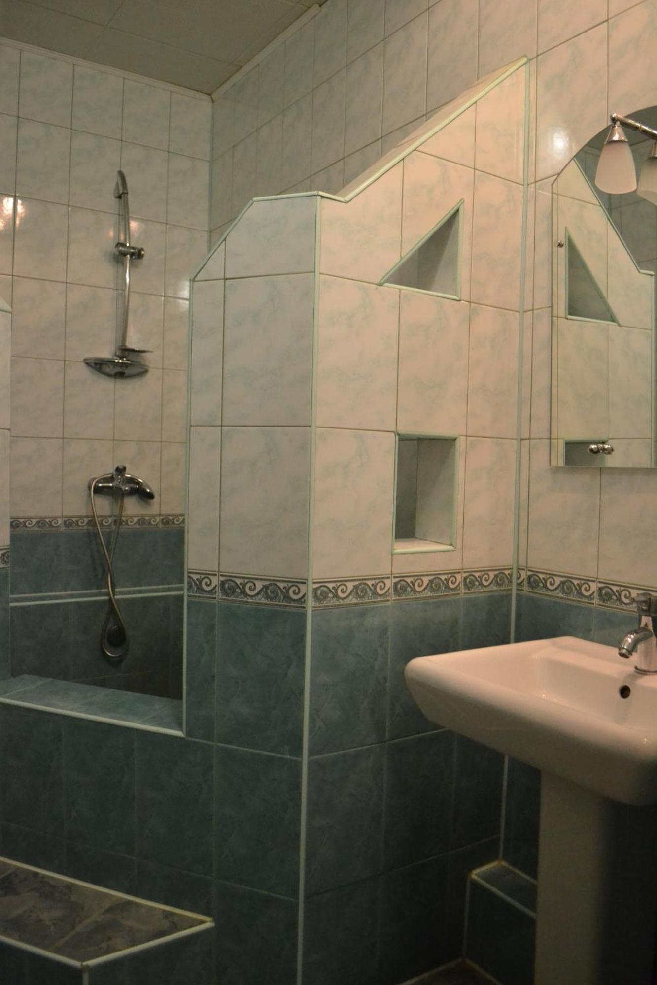 Zabava Guest House Ivano-Frankivsk Habitación foto