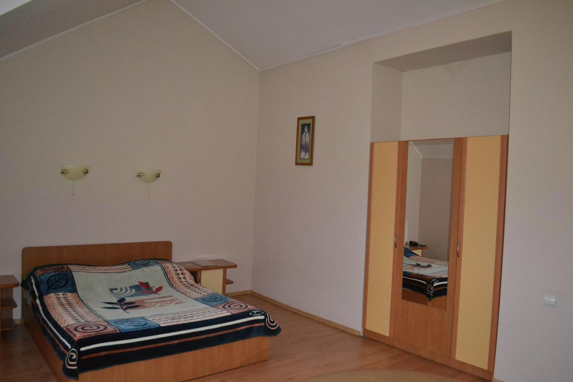 Zabava Guest House Ivano-Frankivsk Habitación foto